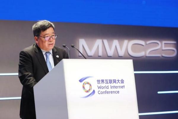 MWC 2025 | 中兴通讯董事长李自学分享AI算力创新实践