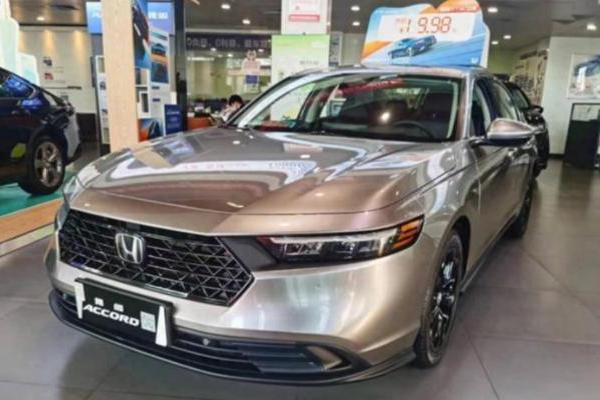 20万预算纠结雅阁？沃尔沃S60用实力叫板，18.9万买豪华B级车！