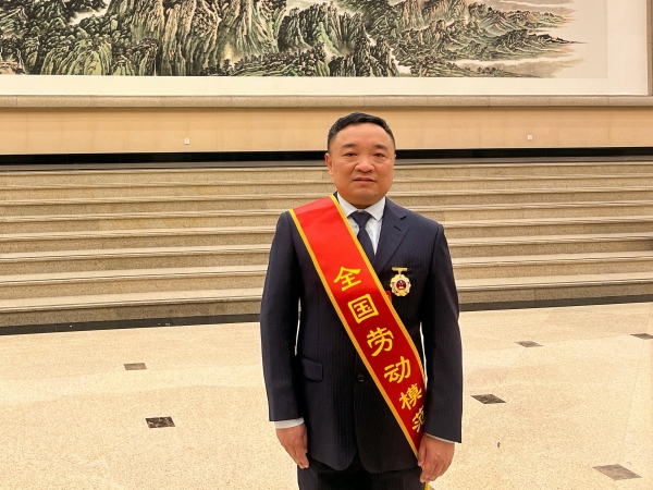 全国劳模、东航首席技师:护航银燕展翅翱翔,比奖章更闪耀 