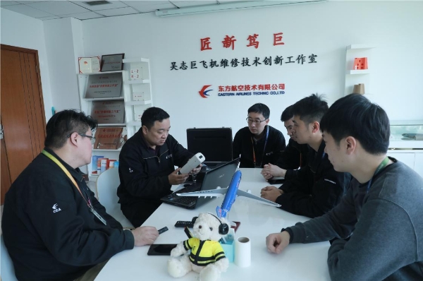 全国劳模、东航首席技师:护航银燕展翅翱翔,比奖章更闪耀 