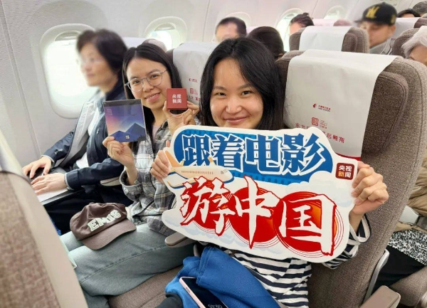 东航“中国电影消费年”主题航班，云端“首映”