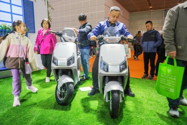 小刀电动车怎么样？以科技、美学重构时尚标杆，三登“Ray时尚”TOP榜