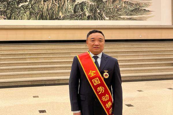 全国劳模、东航首席技师:护航银燕展翅翱翔,比奖章更闪耀 