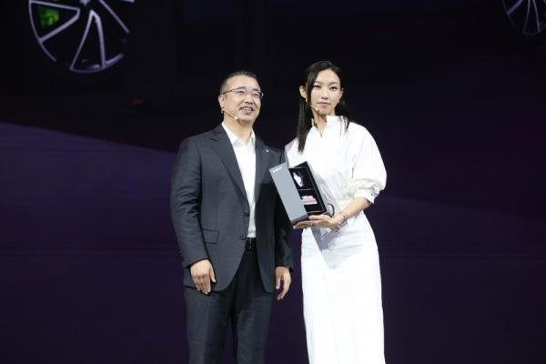 5C闪充+3.7秒破百 加量不加价 11.98万起新阿尔法S5上市