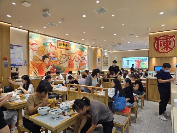“新中式快餐”逆势扩张：陈香贵牛肉面以65%毛利赋能合伙人
