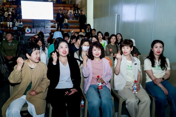 《从她说起：“家政女工”TALK》用幽默打破家政行业刻板印象