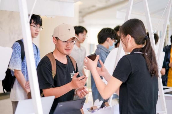 华为终端CEO何刚回母校西电：每一位师生都是改变世界的种子