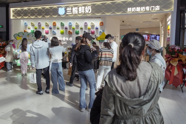 从同质化红海到区域爆款：解码兰熊鲜奶的“产品+营销”双引擎