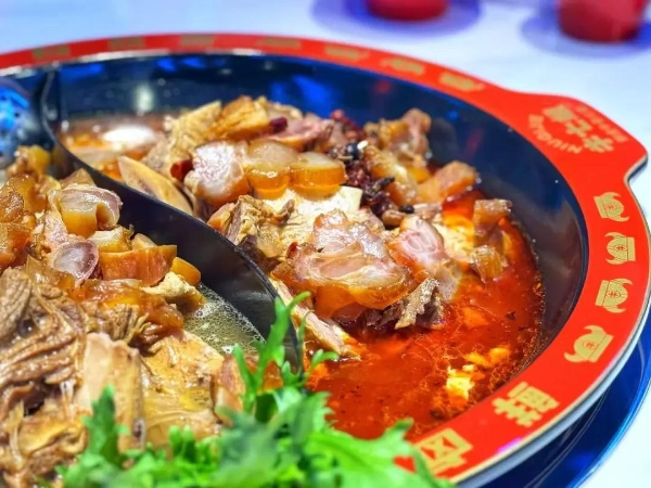 五道集团大消费赛道牛七姐鲜卤牛骨火锅，北京，滨州，临沂四店盛大启幕
