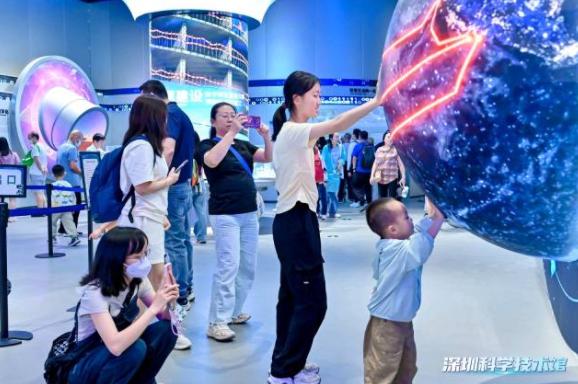 “大飞船”正式启航！深圳科学技术馆开馆首日人气火爆