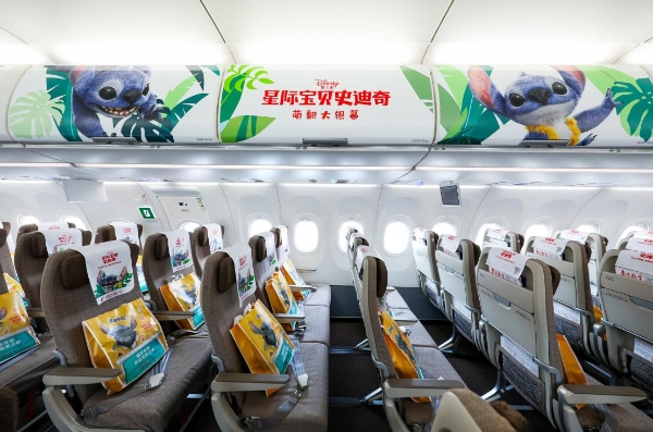 东航开启有爱之旅 “星际宝贝史迪奇”主题航班欢乐启航