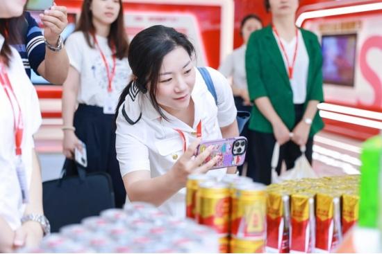 探秘能量之源 共鉴品质东鹏——走进东鹏饮料华南生产基地见证高质量发展新实践 