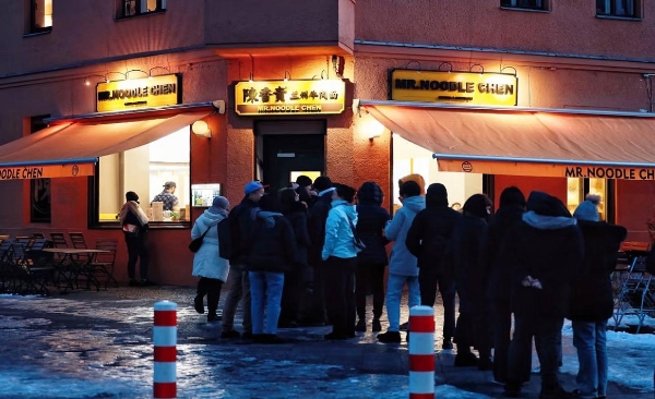 从柏林出发，陈香贵兰州牛肉面柏林店火爆出圈，出海征程正式开启。