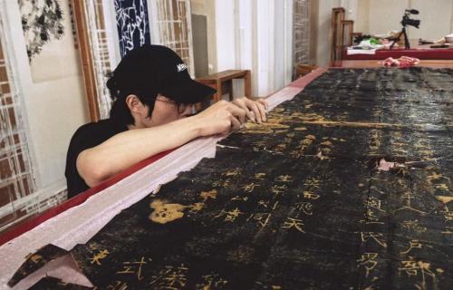 在修复台与剪辑室之间：闪迪创作者系列铭刻古书画重生轨迹