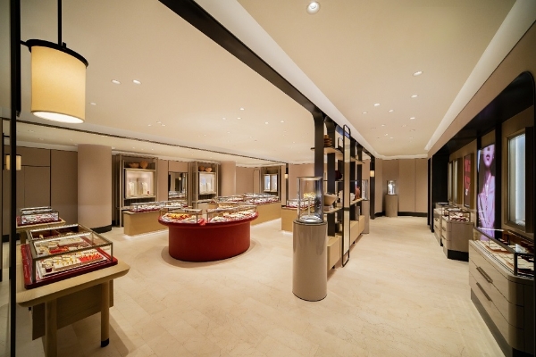  周大福上海新形象店璀璨启幕，演绎品牌焕新魅力 品牌转型再添重要里程碑