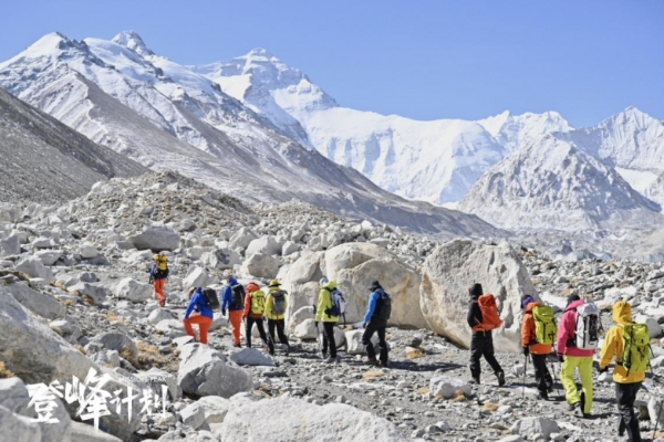  祝贺游美青少年登山队成功登顶珠穆朗玛峰，创全球青少年登山史新纪录