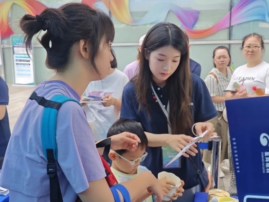 2025年重庆科技活动周主场活动，星辉眼科现场超会玩