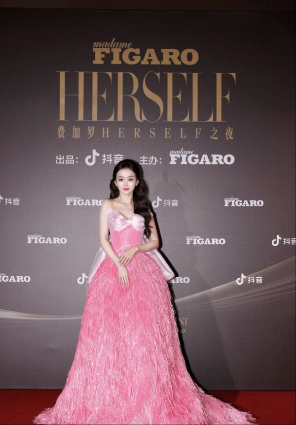  「热爱由我」费加罗Herself之夜，外滩星光与女性力量同频闪耀