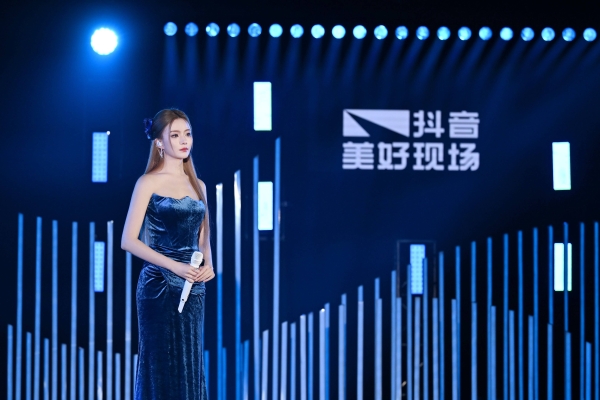  「热爱由我」费加罗Herself之夜，外滩星光与女性力量同频闪耀