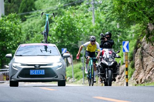  2025年中国公路自行车联赛暨环昌平公路自行车挑战赛正式开幕