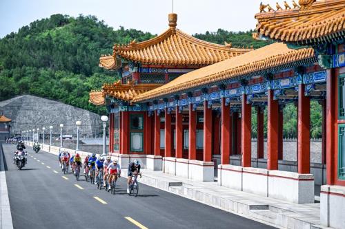  2025年中国公路自行车联赛暨环昌平公路自行车挑战赛正式开幕