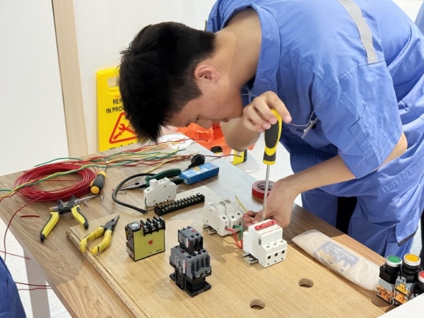 举办首届医疗后勤服务技能竞赛，新大正以赛促训锻造“硬核”团队