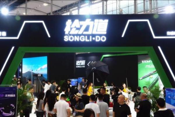 杆锋体育引领台球产业新风尚，牛壮夺冠再添荣耀