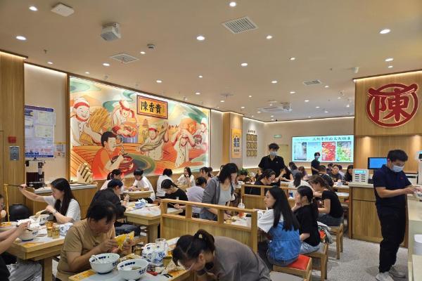 “新中式快餐”逆势扩张：陈香贵牛肉面以65%毛利赋能合伙人