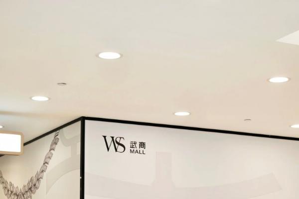 东方神韵华中首店围挡亮相武商MALL，重塑高端翡翠文化新标杆