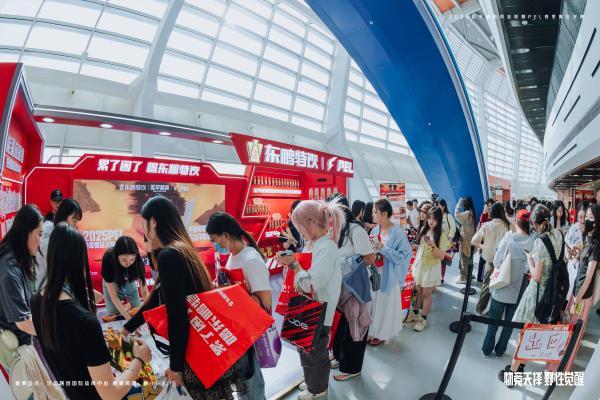 “玩和平精英喝东鹏特饮”：品牌如何以电竞为媒介打造消费新习惯？