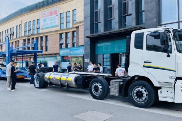 轿运大马力新品正式发布！东风商用车全国巡展火热启程 护航高效物流