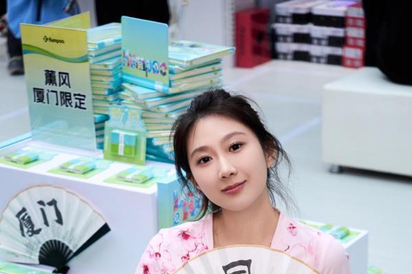 鹭岛羽浪:薰风体育在厦门苏迪曼杯引燃品牌新势能 