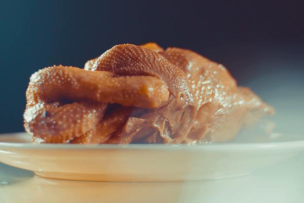  正宗德州扒鸡的行业品牌，凤起牌扒鸡传承德州味道 