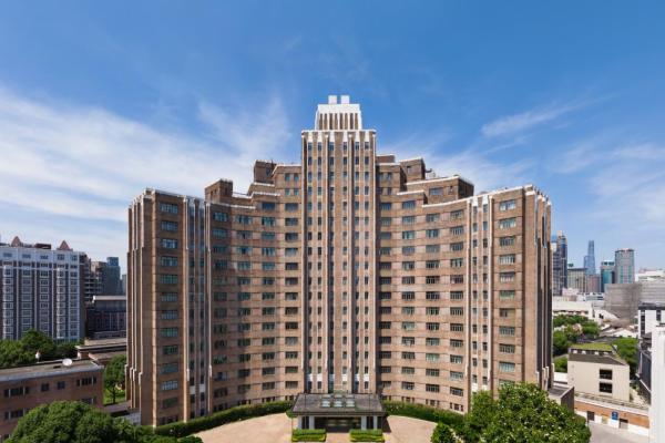 锦江国际携手2025中国坐标·上海城市定向户外挑战赛 定制“锦江90载”专属路线