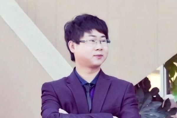 笔耕不辍，逐梦前行：记作家李军君