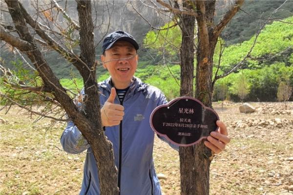 侯天来三访澳涞山庄：见证三年蝶变，笑称“山庄老友”