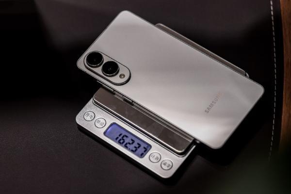 体验三星Galaxy S25 Edge 超轻薄旗舰风潮由此开启