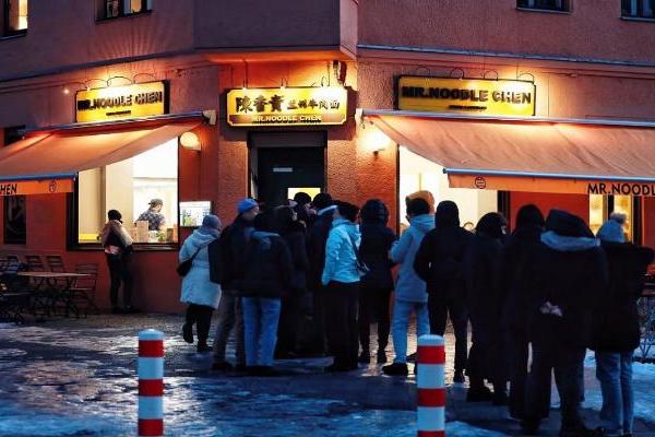 从柏林出发，陈香贵兰州牛肉面柏林店火爆出圈，出海征程正式开启。