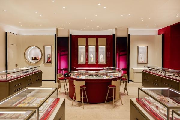 周大福上海新形象店璀璨启幕，演绎品牌焕新魅力 品牌转型再添重要里程碑