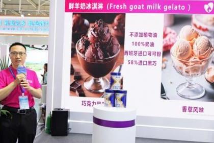 致敬中国乳业长青者！红星美羚王宝印董事长获授荣誉章