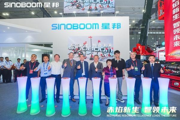 星邦智能全球首发新涂装：以"赤焰新生"开启智造新纪元