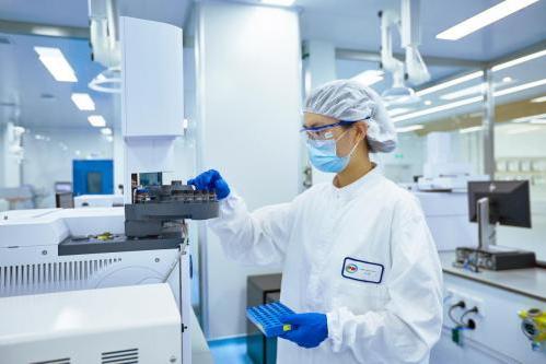  金领冠644个检测指标 精益求精筑牢乳业安全防线
