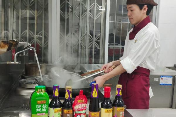 粽香传情，李锦记携青年厨师烹就端午感恩时光