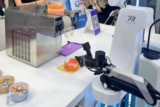 光速光合押注端到端模型,自变量机器人突破复杂操作