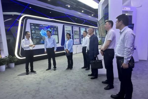  蚌埠市委书记黄晓武一行莅临中科星图调研考察