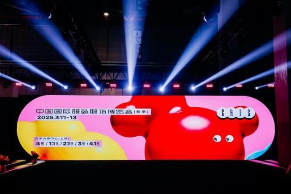 电影机讯道化直播的新应用“佳直播PRO”电影机讯道化直播解决方案打造秀场视听新风尚