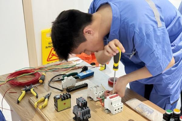 举办首届医疗后勤服务技能竞赛，新大正以赛促训锻造“硬核”团队