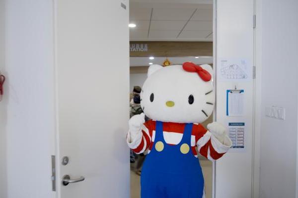 三丽鸥温暖探访上海新华医院 用笑容点亮患病儿童希望