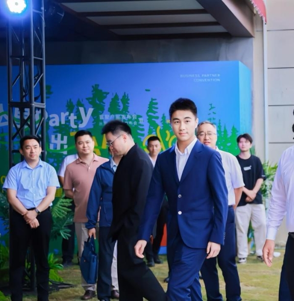 何猷君入主寰聚：丛里·TAI用一场“丛林party” 开启寰聚与星竞威武融合文旅商业新版图