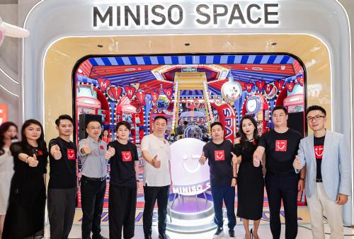  “全球店王”IP大作，名创优品全球首家MINISO SPACE登陆南京德基